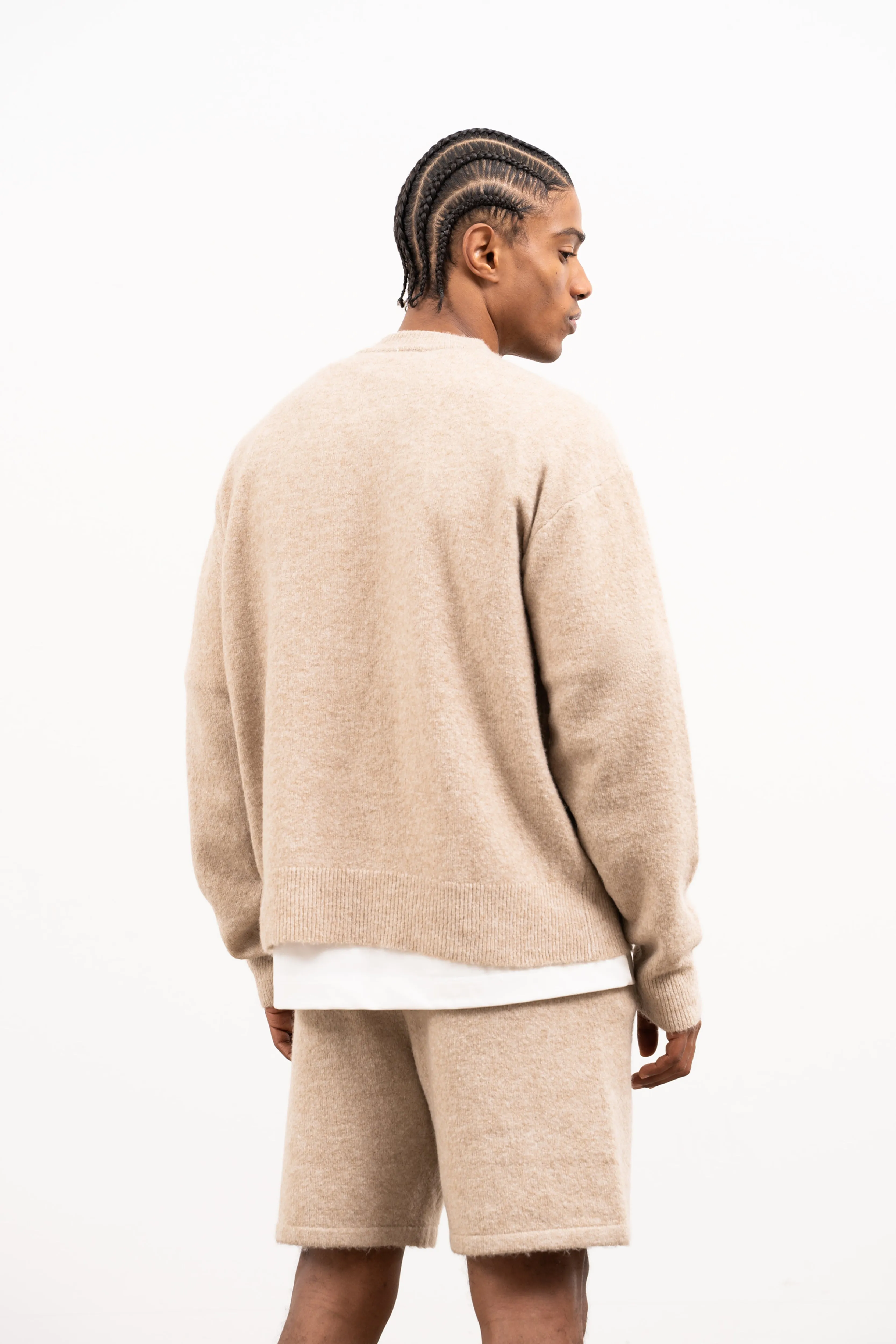 LIGHTWEIGHT FLUFFY KNIT EMBLEM CREW - BEIGE