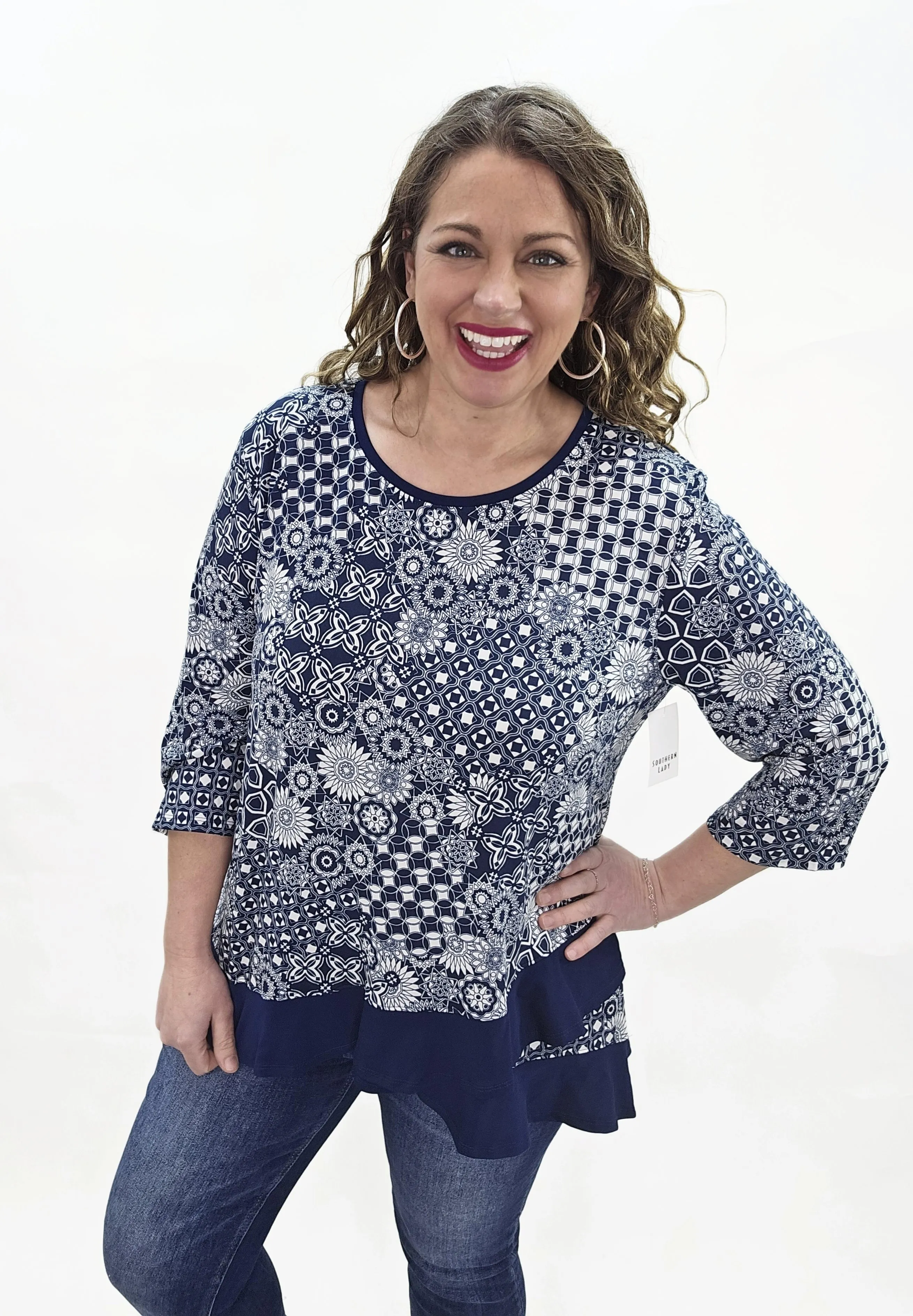 NAVY/WHITE ASYMETRICAL HEM PRINTED TOP