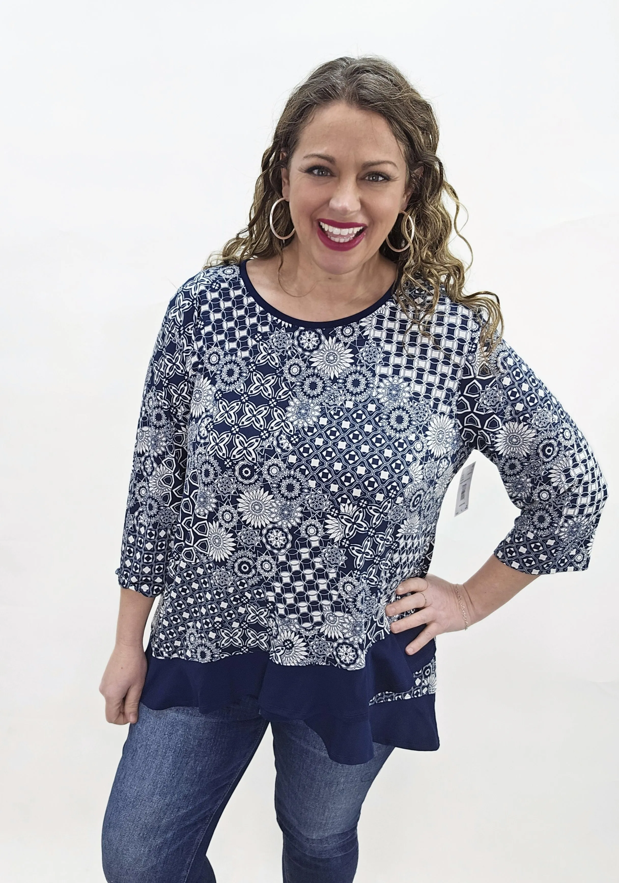 NAVY/WHITE ASYMETRICAL HEM PRINTED TOP