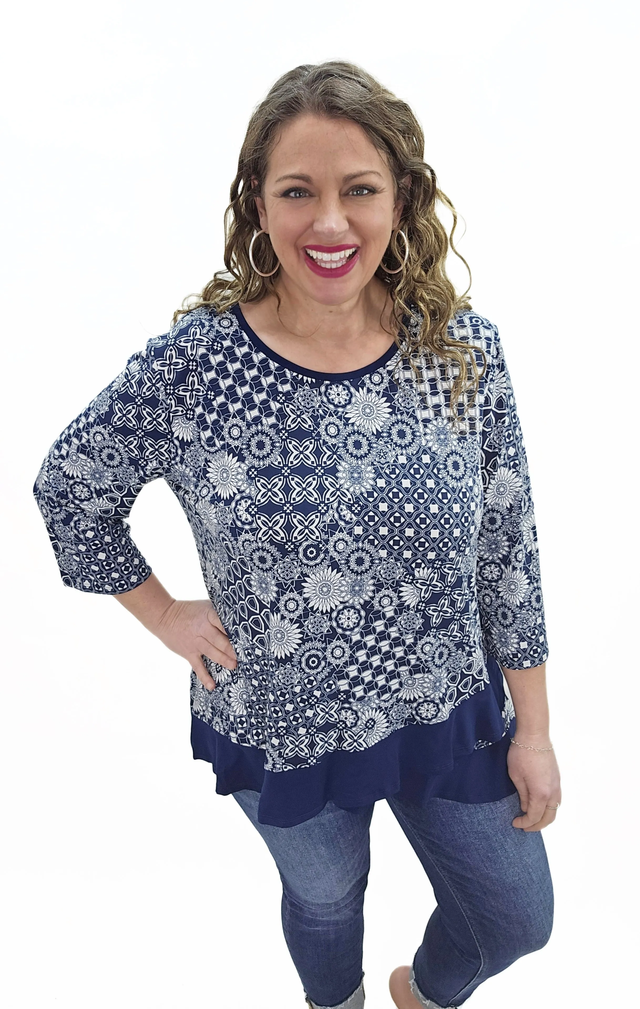 NAVY/WHITE ASYMETRICAL HEM PRINTED TOP