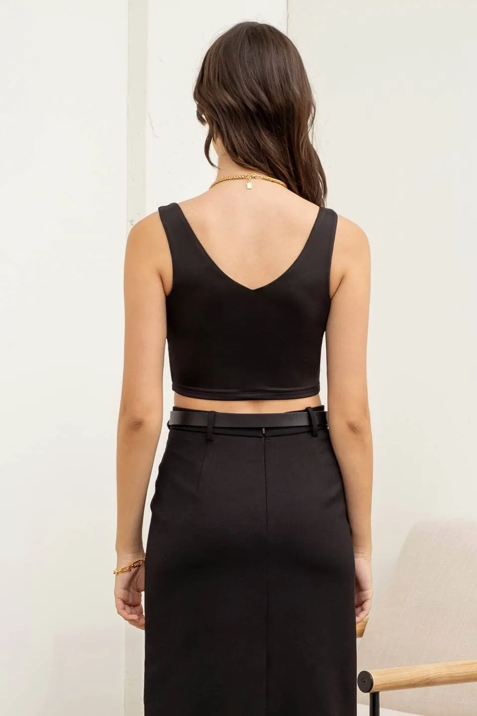 REVERSIBLE V NECK CROP TOP BLACK