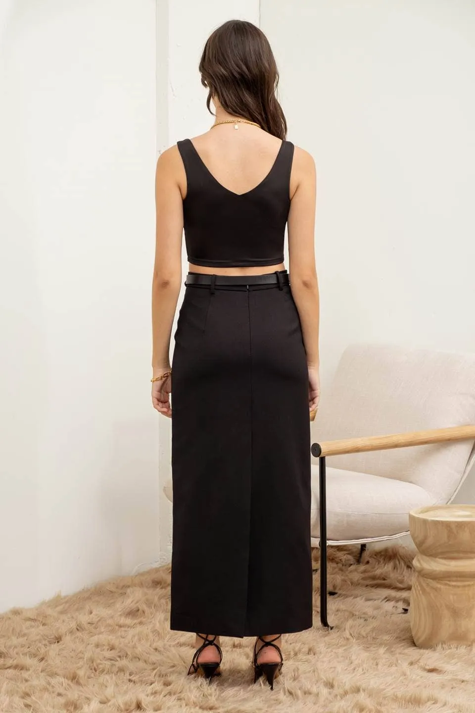 REVERSIBLE V NECK CROP TOP BLACK