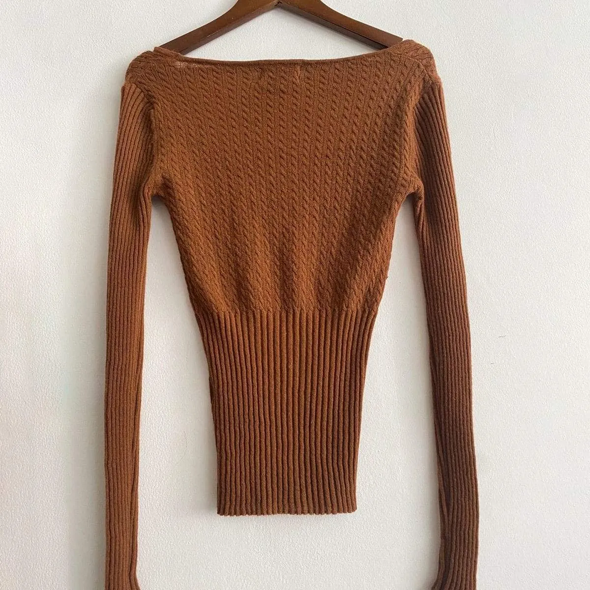 SLIM RIB U NECK SWEATER