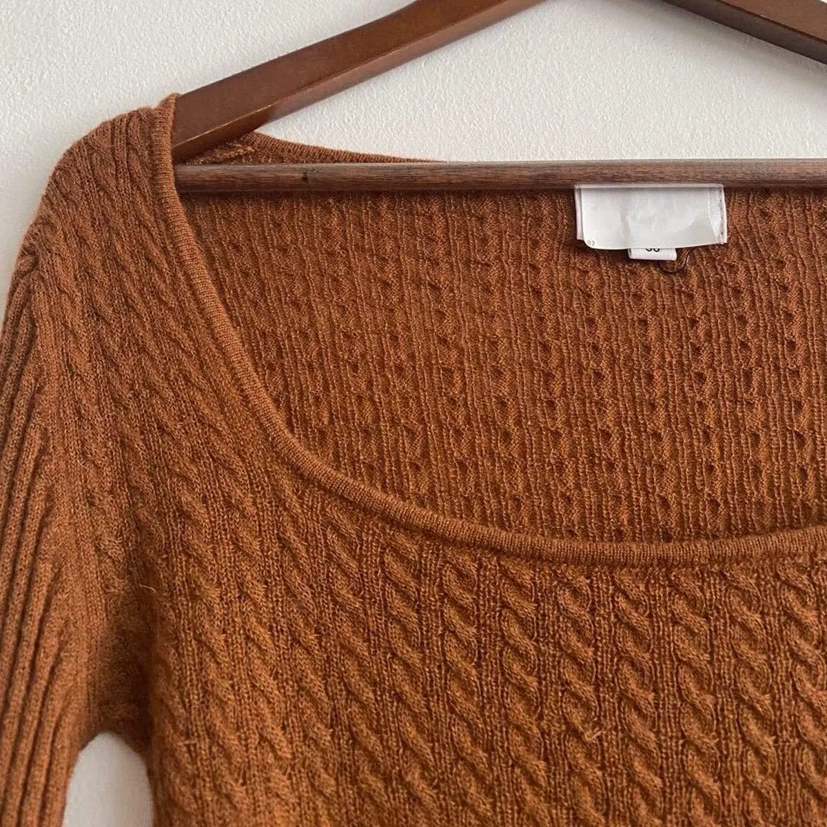 SLIM RIB U NECK SWEATER