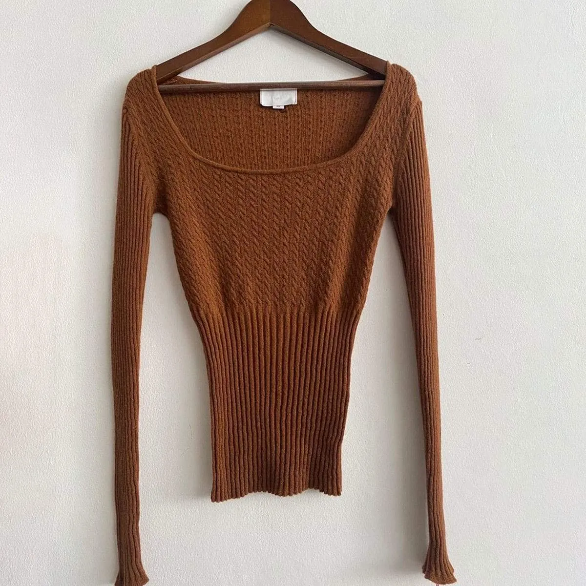 SLIM RIB U NECK SWEATER