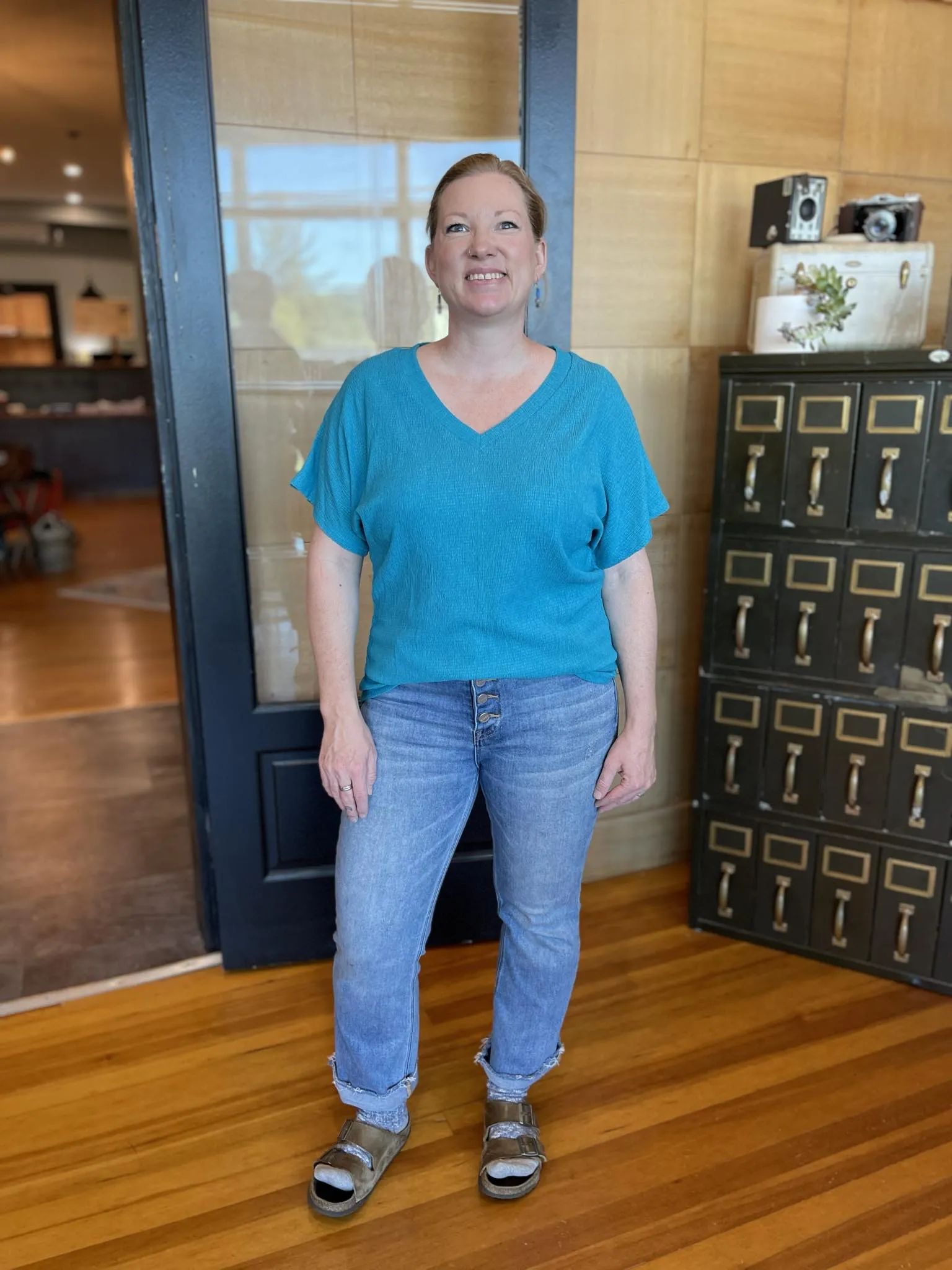 TURQUOISE CREPE TEXTURED V-NECK BLOUSE